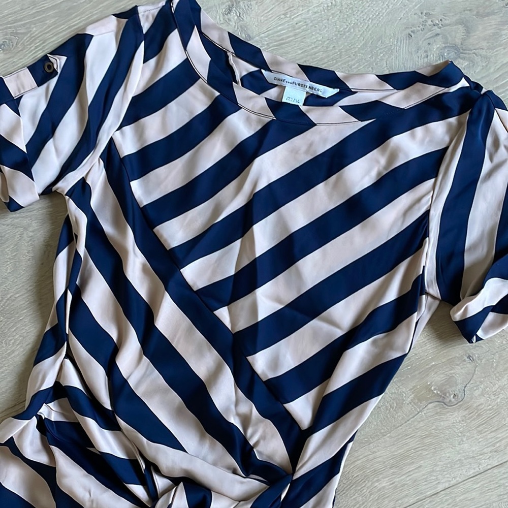 DVF Diane Von Furstenberg Navy Pink Striped Wrap Dress. Size 4.